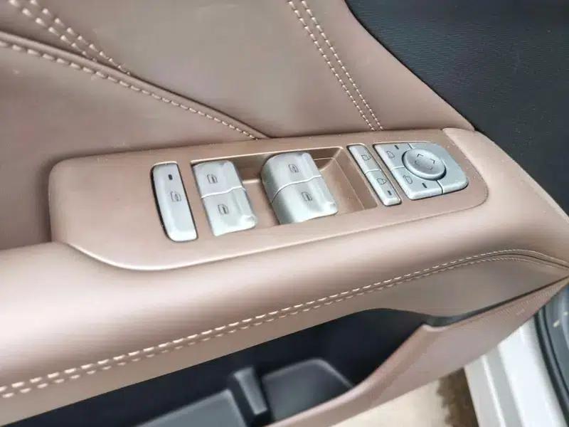 Starlight 560 2026 Model 1.5T CVT Elite — миниатюра 17