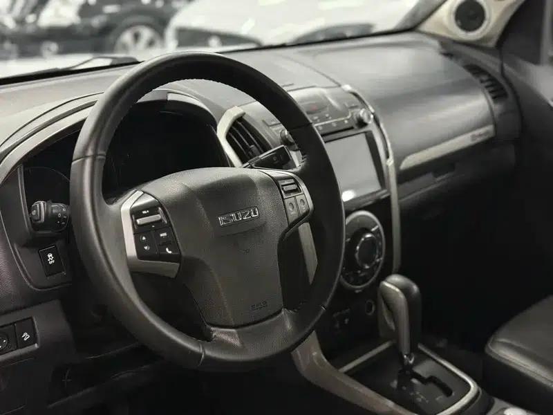 D-MAX 2018 3.0T 4WD Automatic Super Luxury Model 4JJ1-TC HI — миниатюра 11