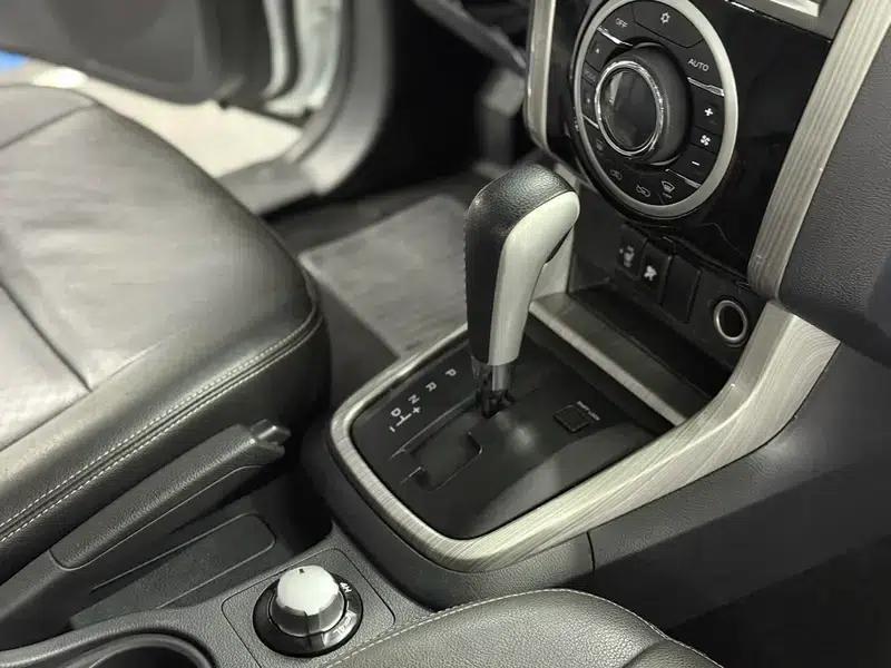 D-MAX 2018 3.0T 4WD Automatic Super Luxury Model 4JJ1-TC HI — миниатюра 12