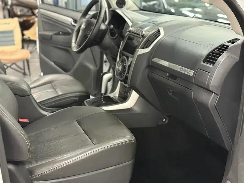 D-MAX 2018 3.0T 4WD Automatic Super Luxury Model 4JJ1-TC HI — миниатюра 7