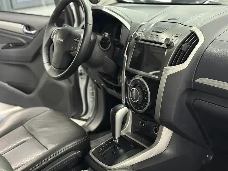D-MAX 2018 3.0T 4WD Automatic Super Luxury Model 4JJ1-TC HI — миниатюра 10