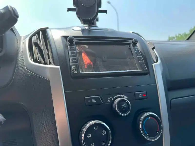 D-MAX 2015 2.5T 4WD Manual Basic Model 4JK1 — миниатюра 11