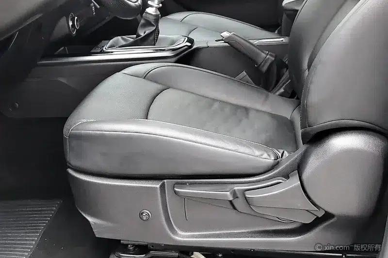 D-MAX 2021 1.9T Manual 4WD Diesel Global Sport RZ4E — миниатюра 19