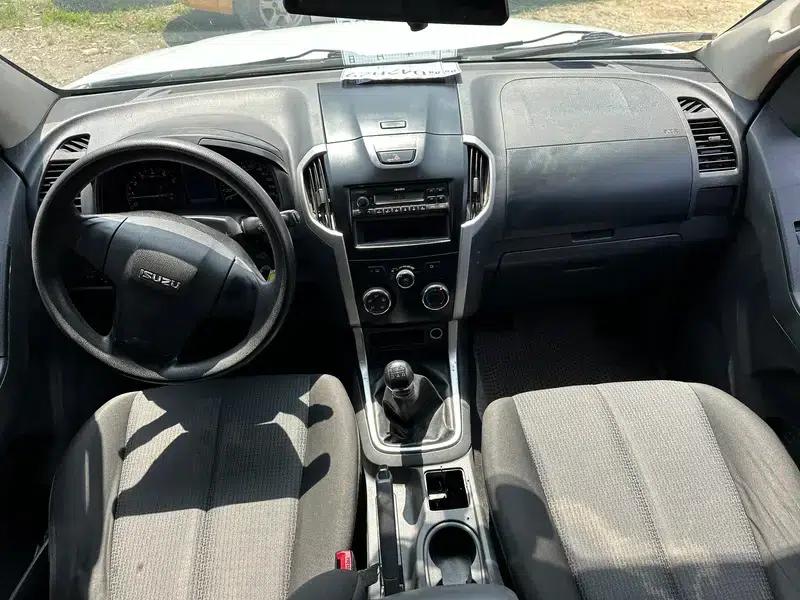 D-MAX 2015 2.5T 2WD Manual High-Off-Road Basic Model 4JK1 — миниатюра 13