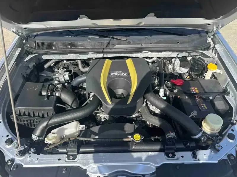 D-MAX 2015 2.5T 2WD Automatic High-Pass Elite 4JK1 — миниатюра 9