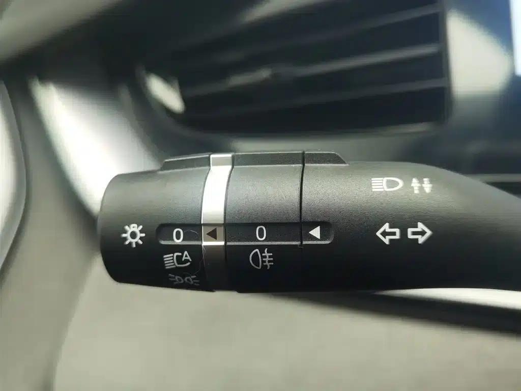 Seal 07 DM-i 2025 Model DM-i 1.5L 125km Luxury — миниатюра 21