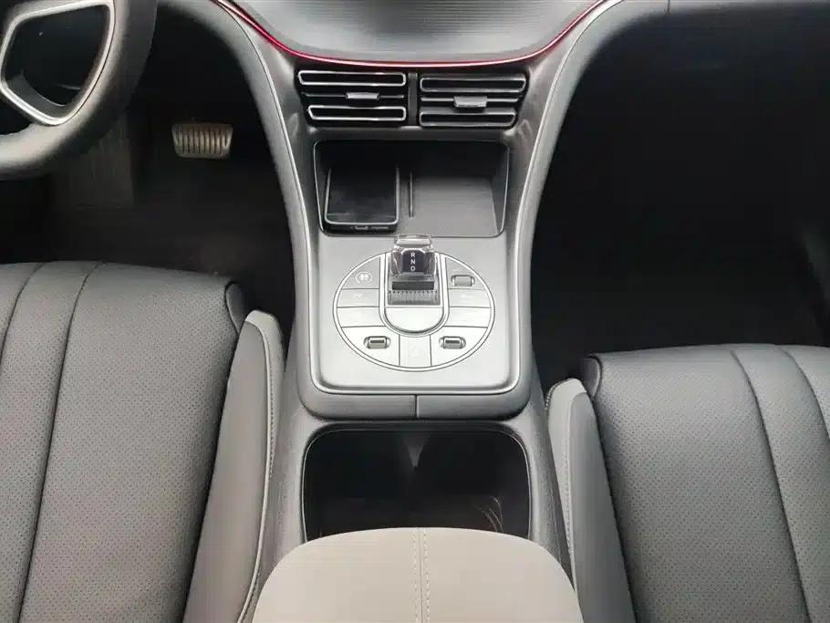 Hiace 05 DM-i 2025 DM-i Intelligent Driving Edition 115KM Flagship Model — миниатюра 16