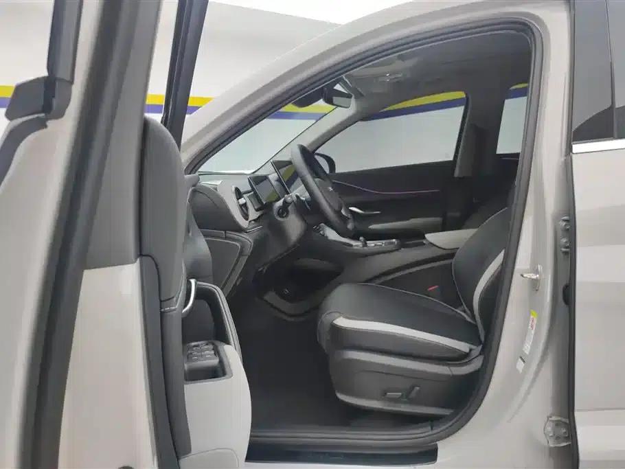Hiace 05 DM-i 2025 DM-i Intelligent Driving Edition 115KM Flagship Model — миниатюра 9