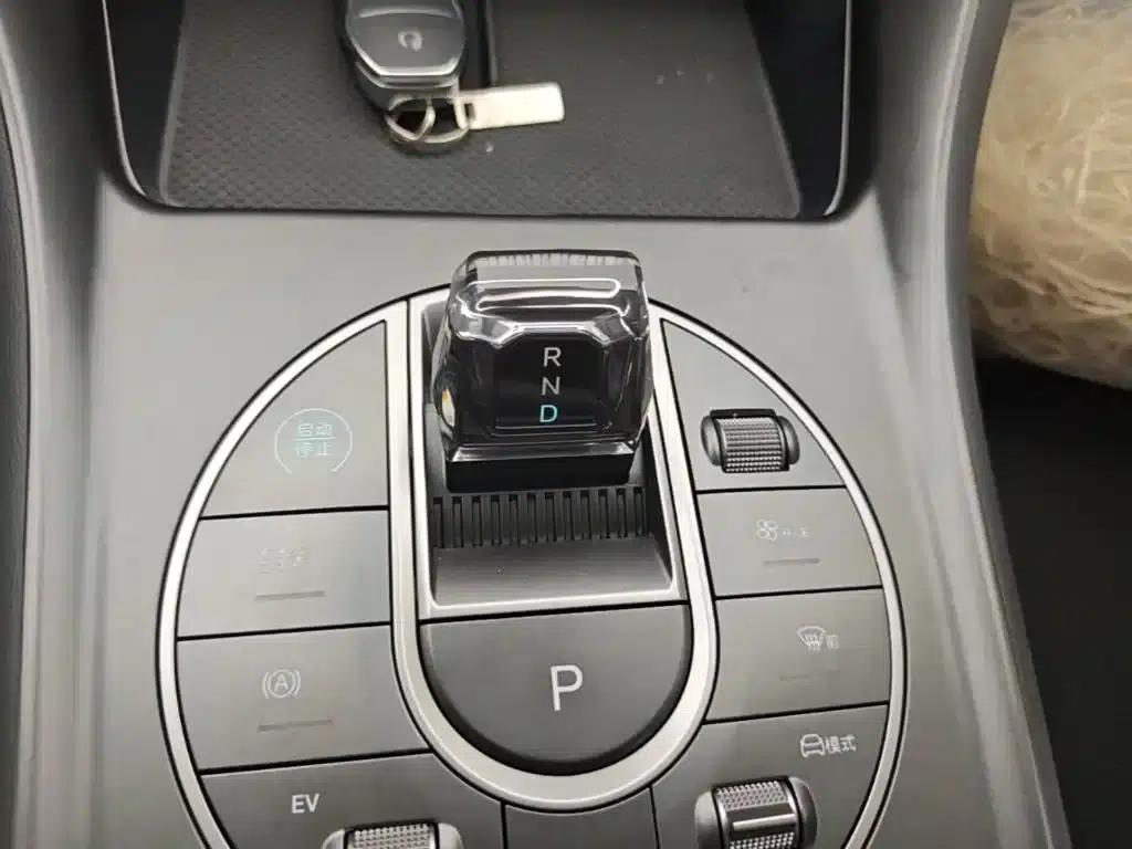 Hiace 05 DM-i 2025 DM-i 75KM Premium Edition — миниатюра 14