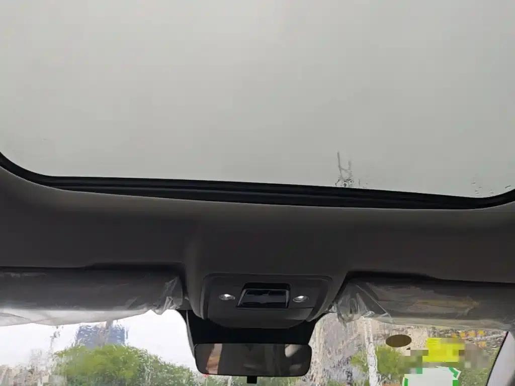 Hiace 05 DM-i 2025 DM-i 75KM Premium Edition — миниатюра 18