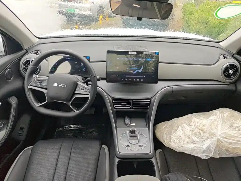 Hiace 05 DM-i 2025 DM-i 75KM Premium Edition — миниатюра 10