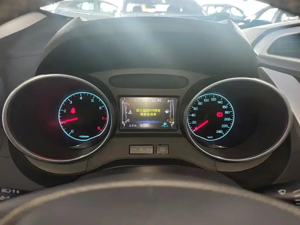 2017 Yuan 1.5L Automatic Cool Connected Edition — миниатюра 12