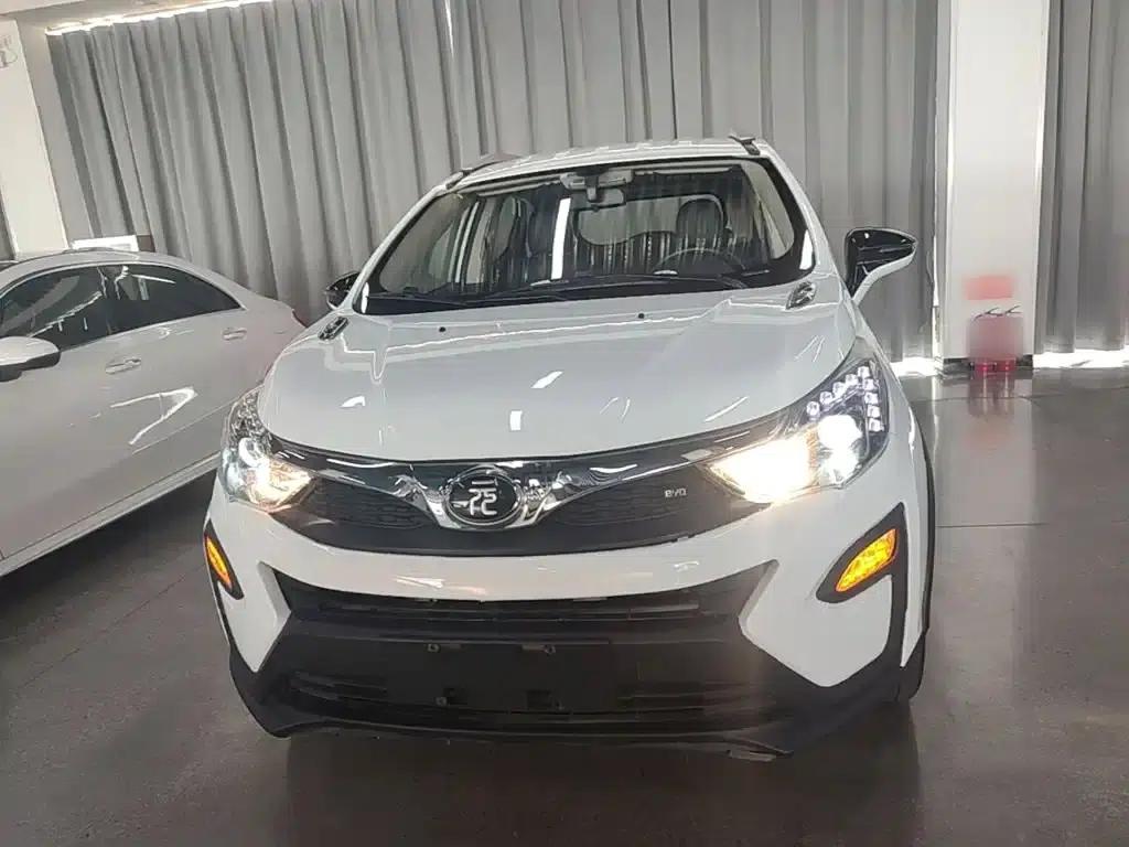 2017 Yuan 1.5L Automatic Cool Connected Edition — миниатюра 3