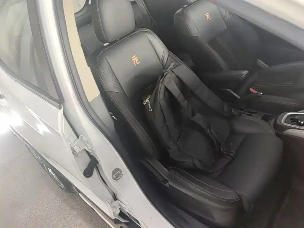 2017 Yuan 1.5L Automatic Cool Connected Edition — миниатюра 25