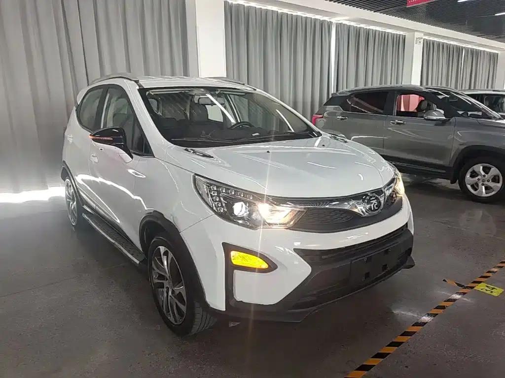 2017 Yuan 1.5L Automatic Cool Connected Edition — миниатюра 4