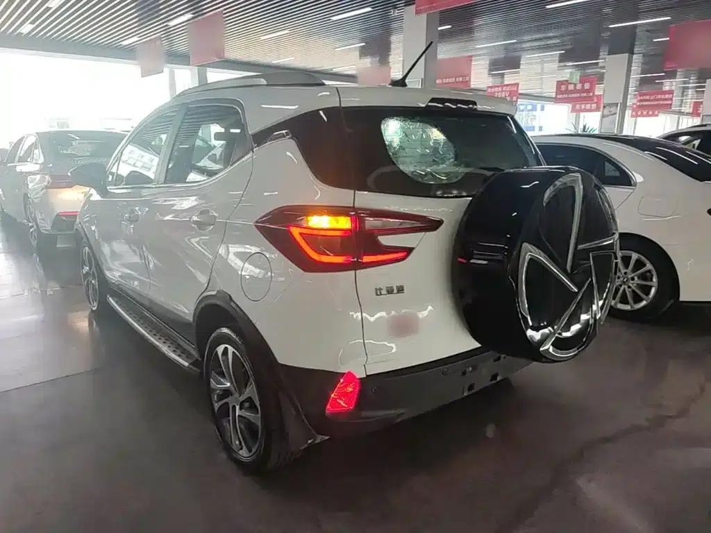 2017 Yuan 1.5L Automatic Cool Connected Edition — миниатюра 5