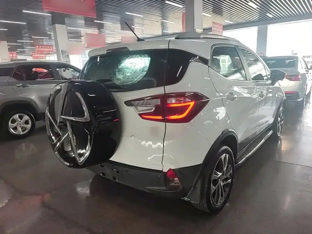 2017 Yuan 1.5L Automatic Cool Connected Edition — миниатюра 7