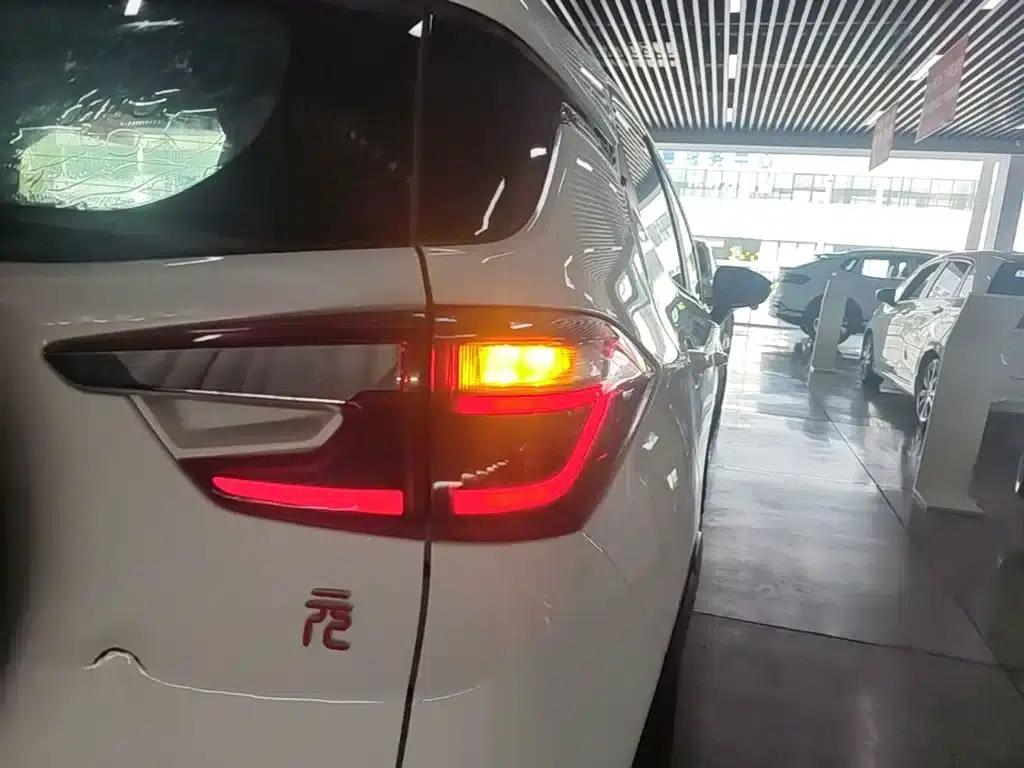 2017 Yuan 1.5L Automatic Cool Connected Edition — миниатюра 8