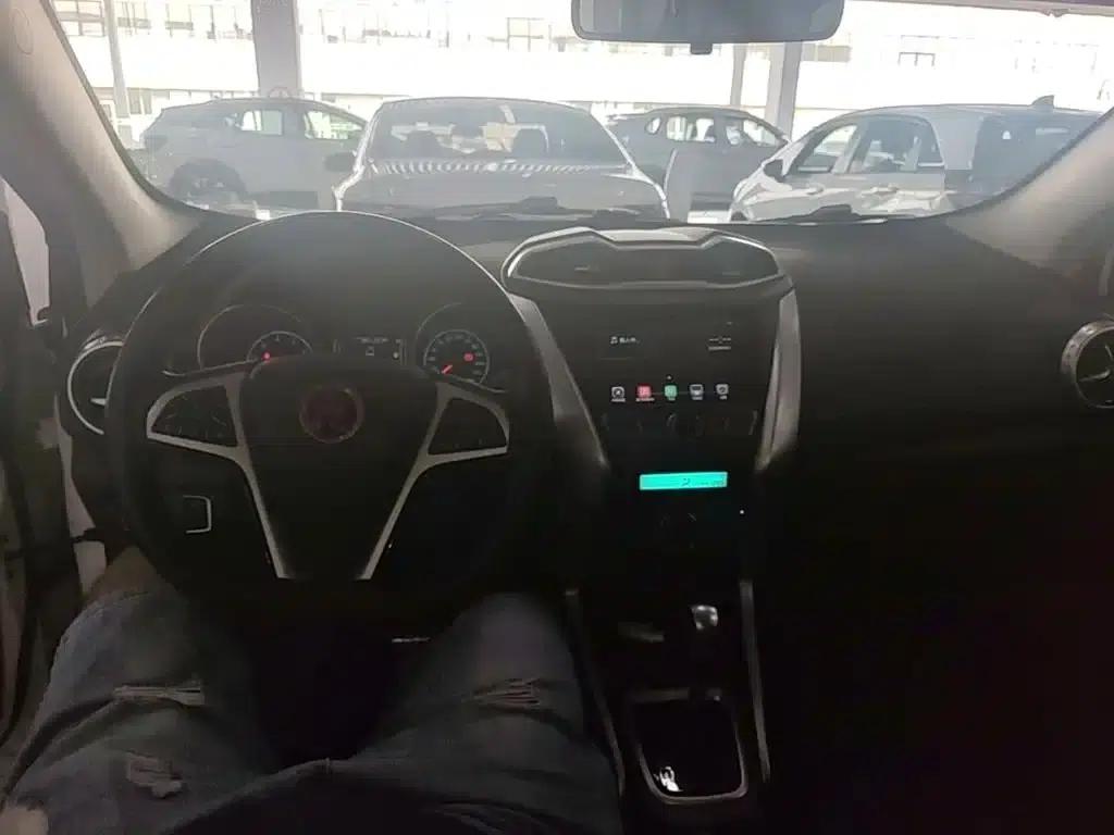 2017 Yuan 1.5L Automatic Cool Connected Edition — миниатюра 10