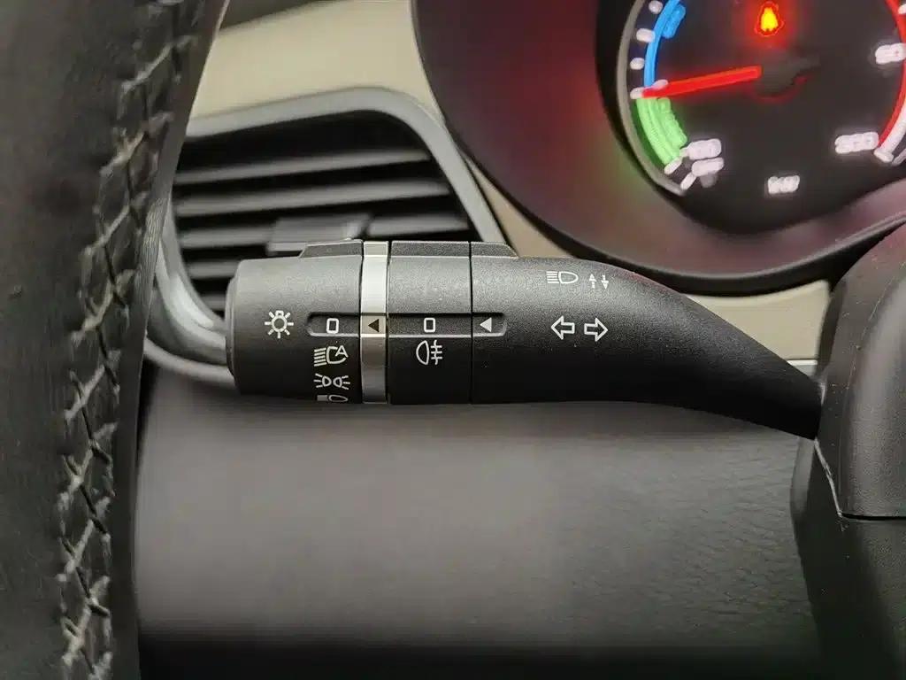 Song MAX New Energy 2022 DM-i 105KM Flagship Edition — миниатюра 21