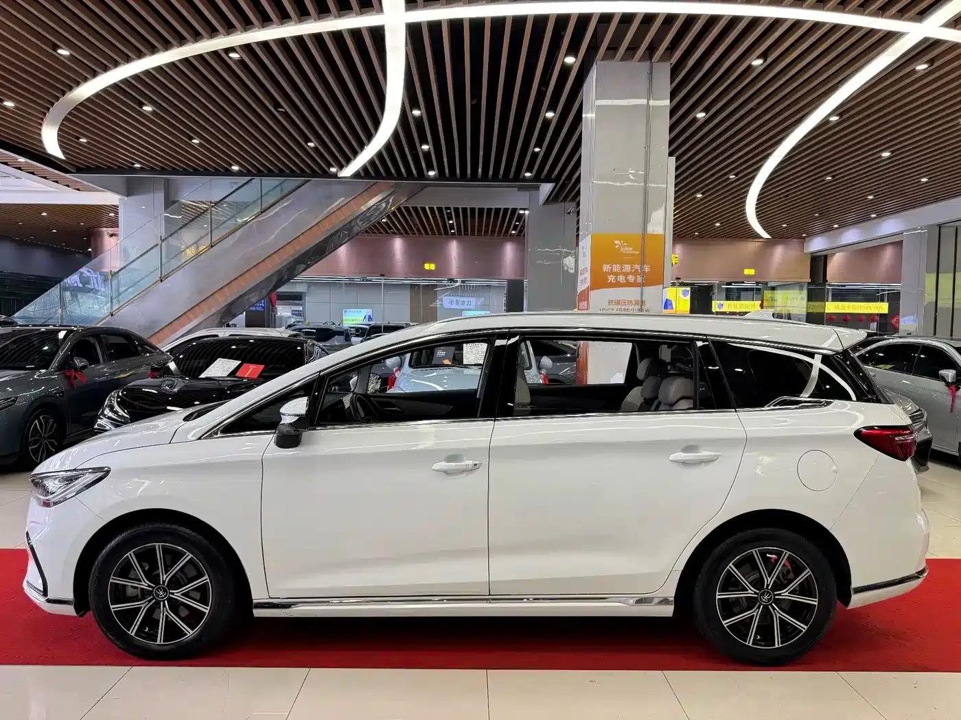 Song MAX New Energy 2022 DM-i 105KM Premium Edition — миниатюра 7