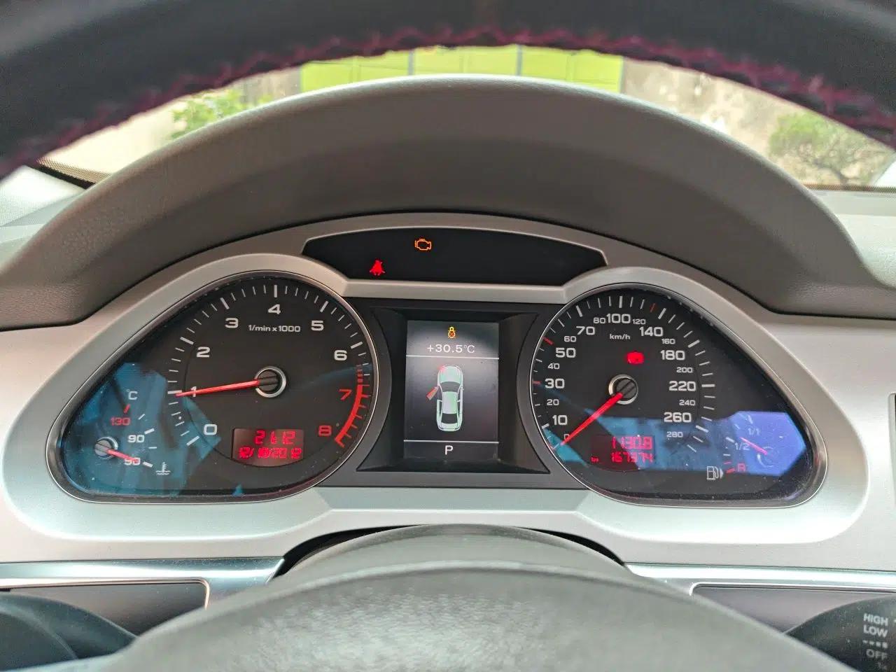 Audi A6L 2011 2.0 TFSI Automatic Standard Edition — миниатюра 11