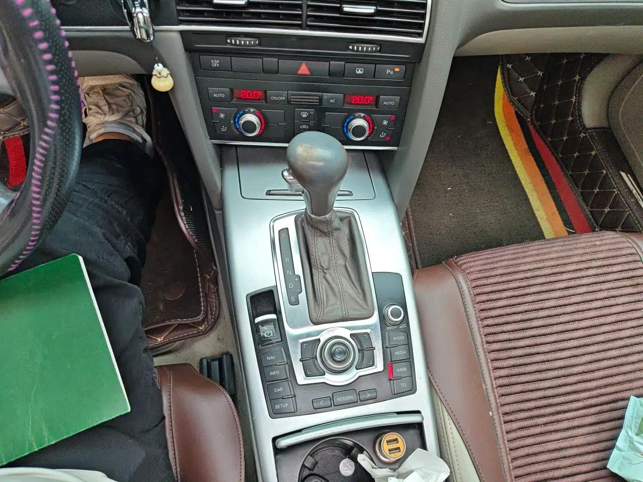 Audi A6L 2011 2.0 TFSI Automatic Standard Edition — миниатюра 14