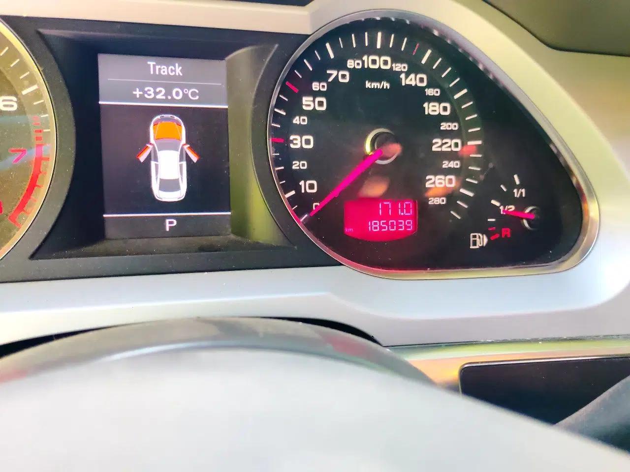 Audi A6L 2011 2.0 TFSI Automatic Standard Edition — миниатюра 12