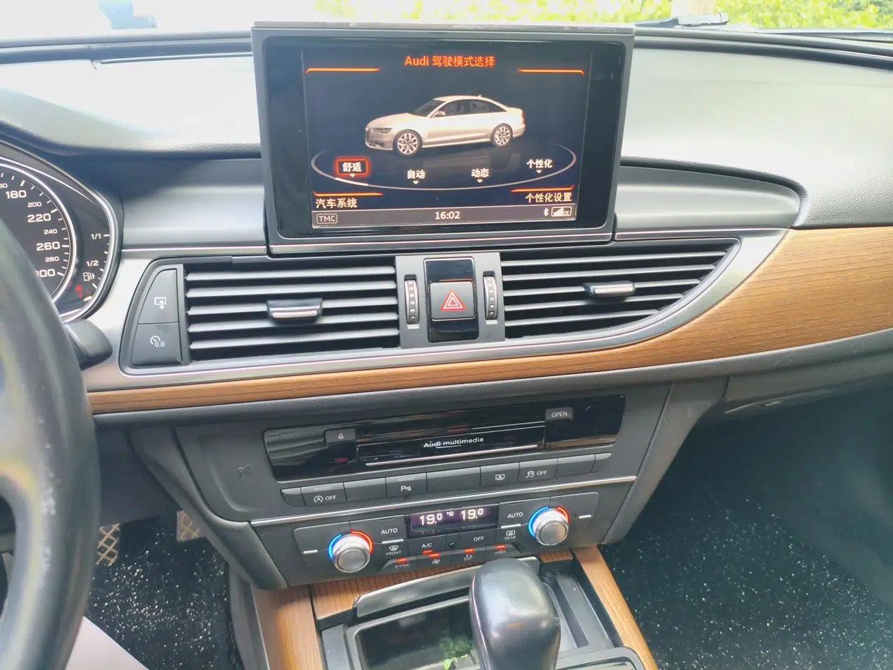 Audi A6L 2018 30th Anniversary Edition 30 FSI Style Model — миниатюра 13