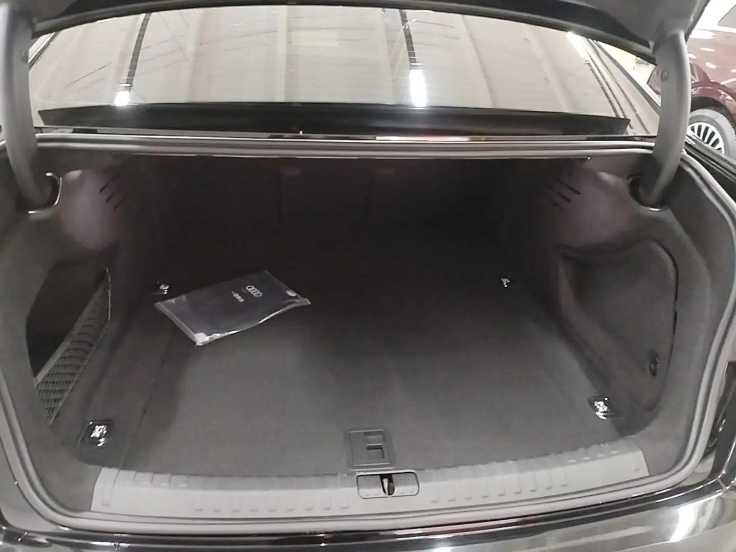 Audi A6L 2025 Restyled 45 TFSI quattro Prestige Dynamic Edition — миниатюра 22