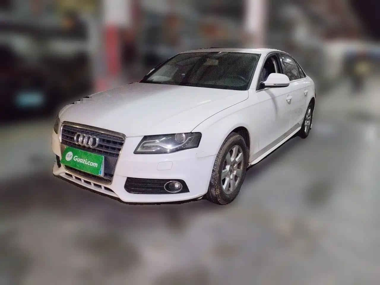 Audi A4L 2011 2.0 TFSI Standard Model — миниатюра 1