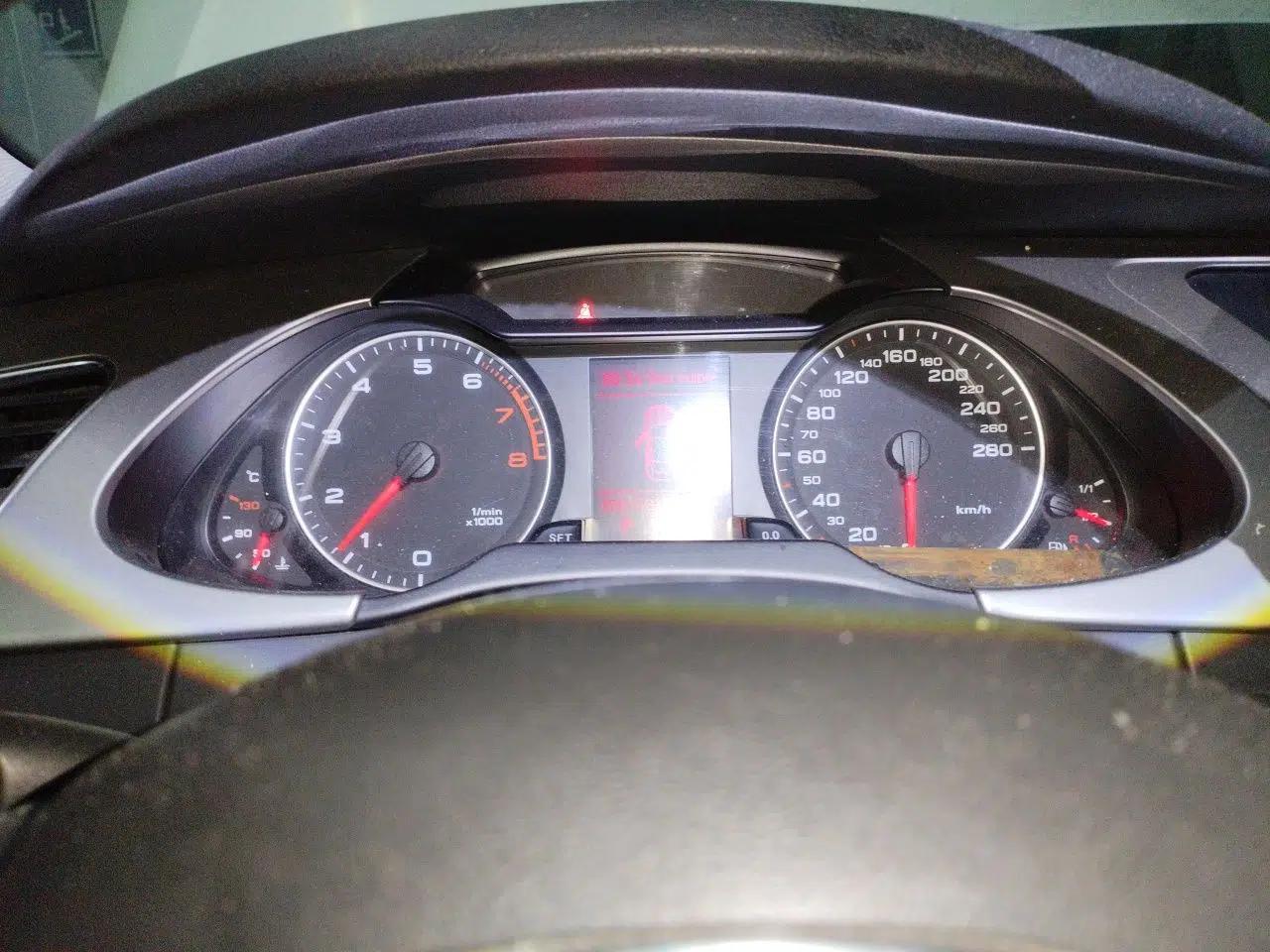 Audi A4L 2011 2.0 TFSI Standard Model — миниатюра 11