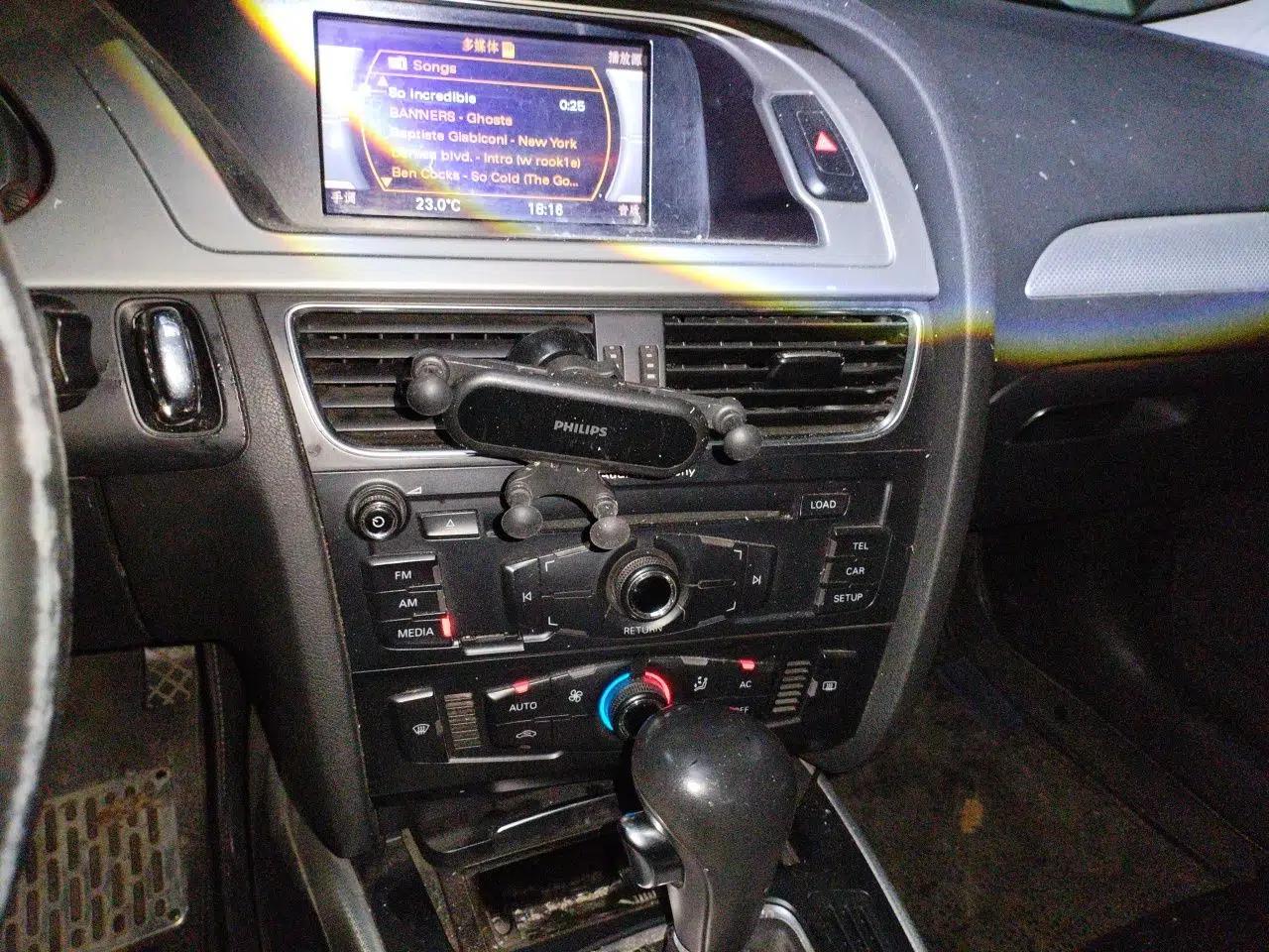 Audi A4L 2011 2.0 TFSI Standard Model — миниатюра 13