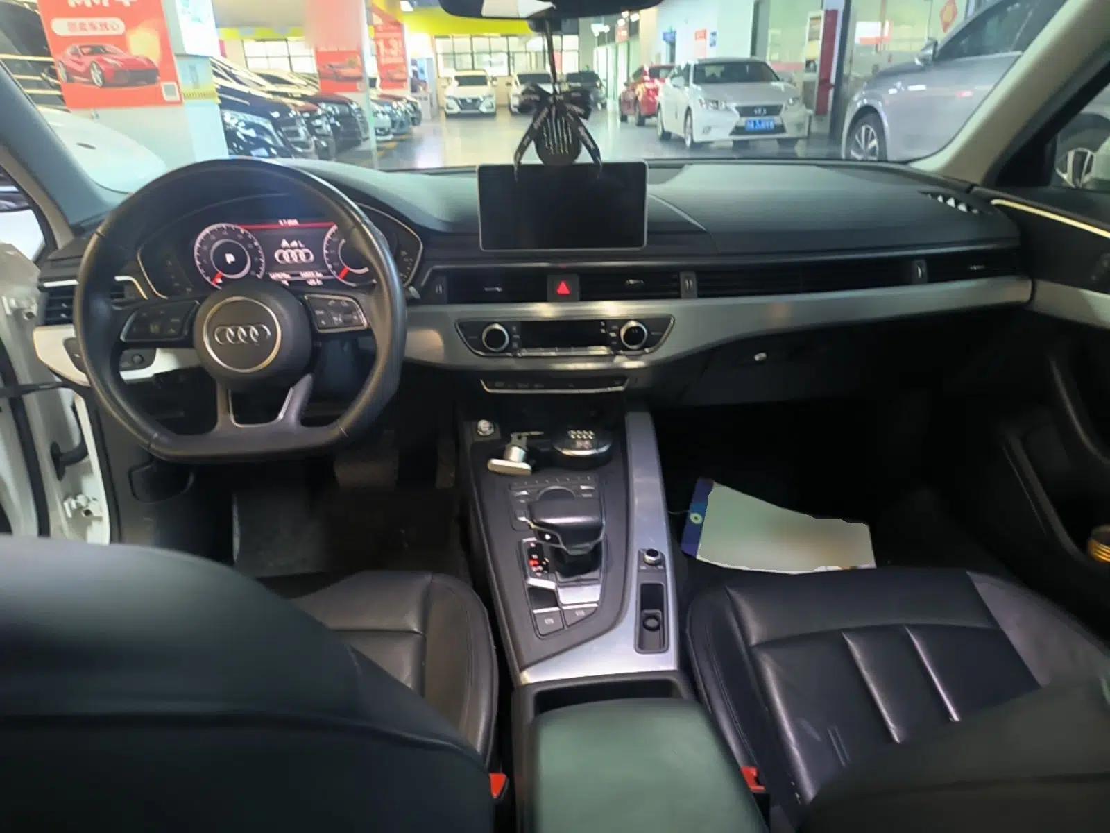 Audi A4L 2018 30th Anniversary Edition 40 TFSI Fashion Model — миниатюра 12