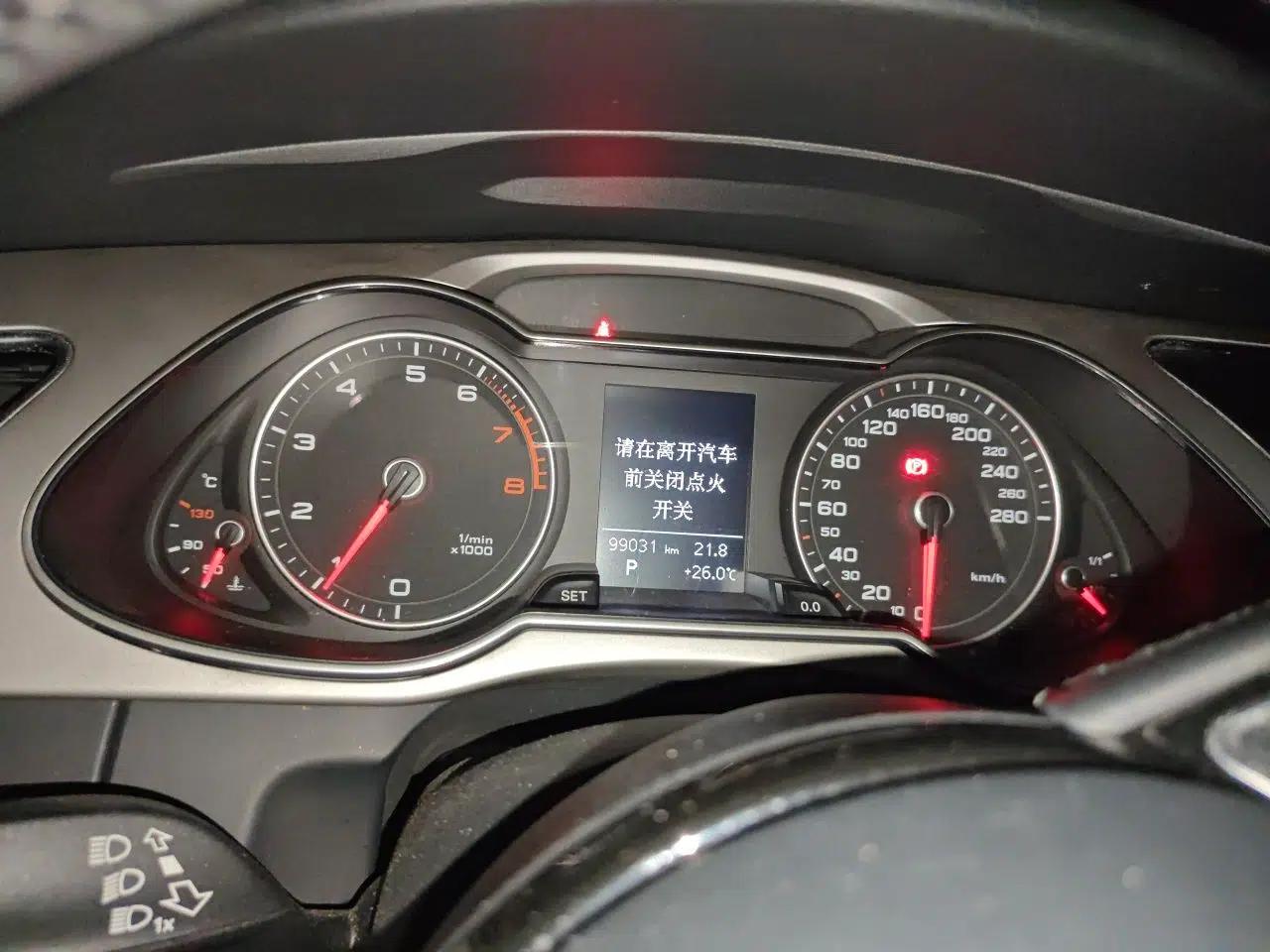 Audi A4L 2015 35 TFSI Automatic Standard Model — миниатюра 11