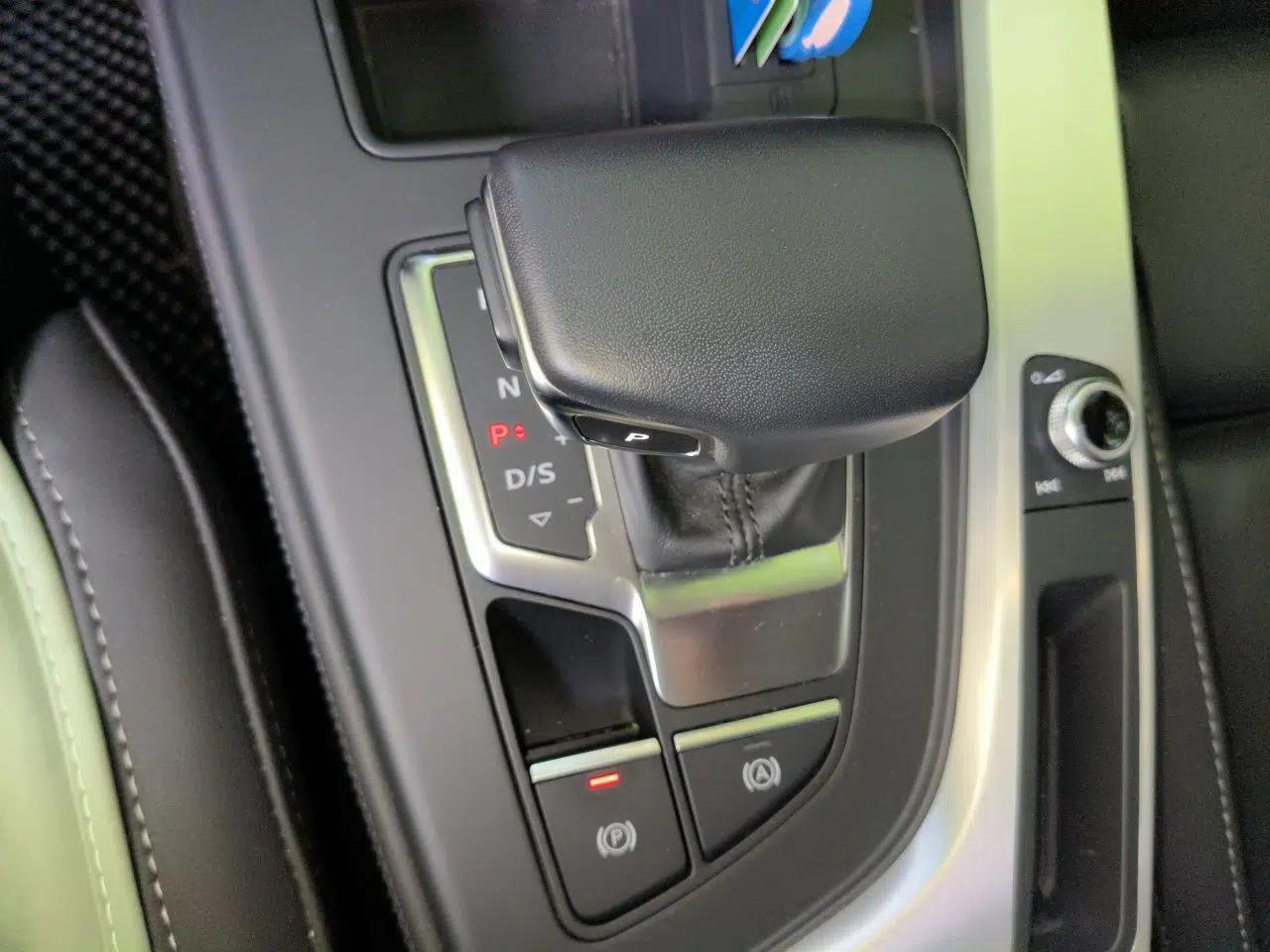 Audi A4L 2022 40 TFSI Luxury Dynamic Model — миниатюра 14
