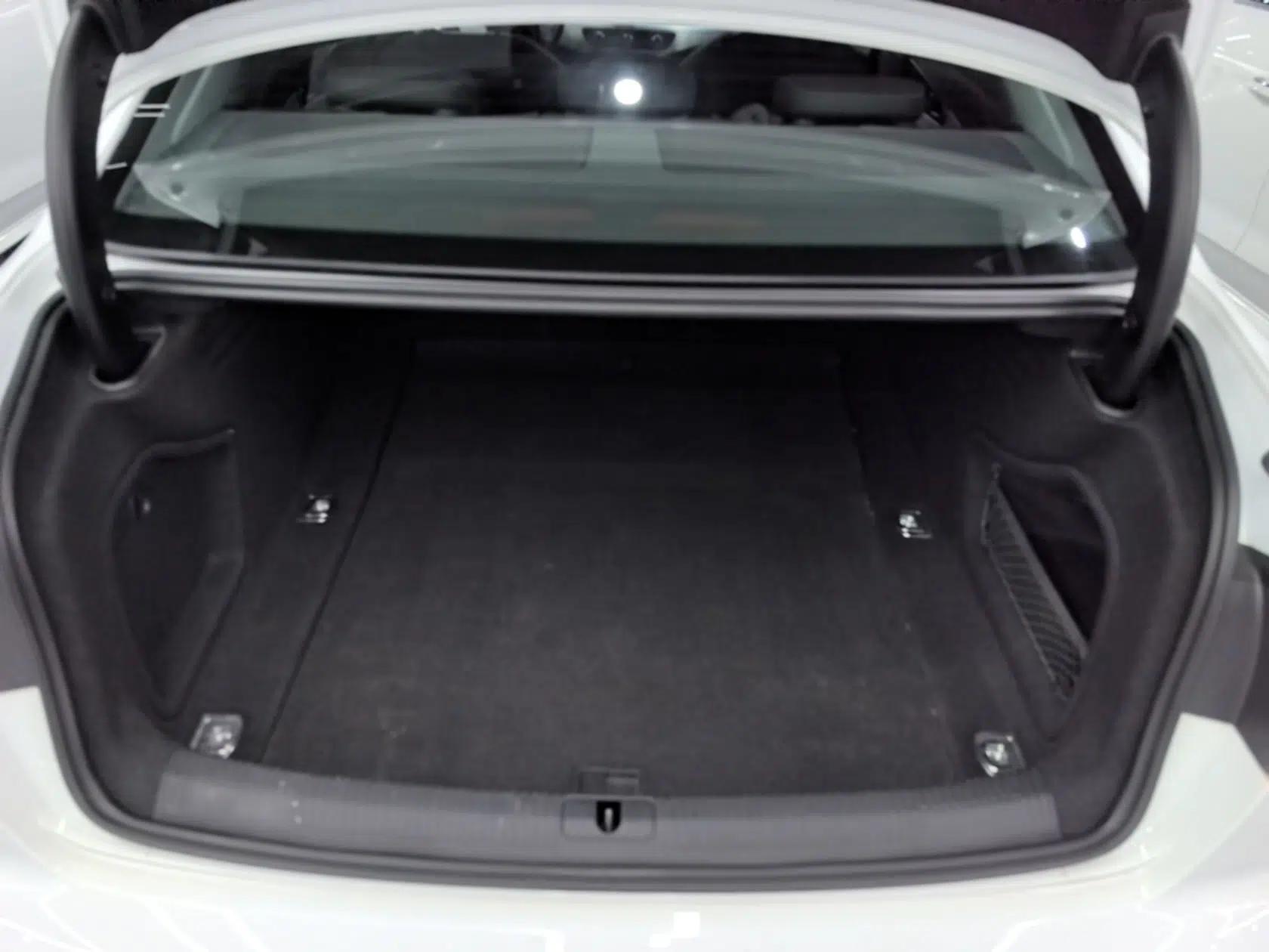 Audi A4L 2024 40 TFSI Fashion Dynamic Model — миниатюра 22