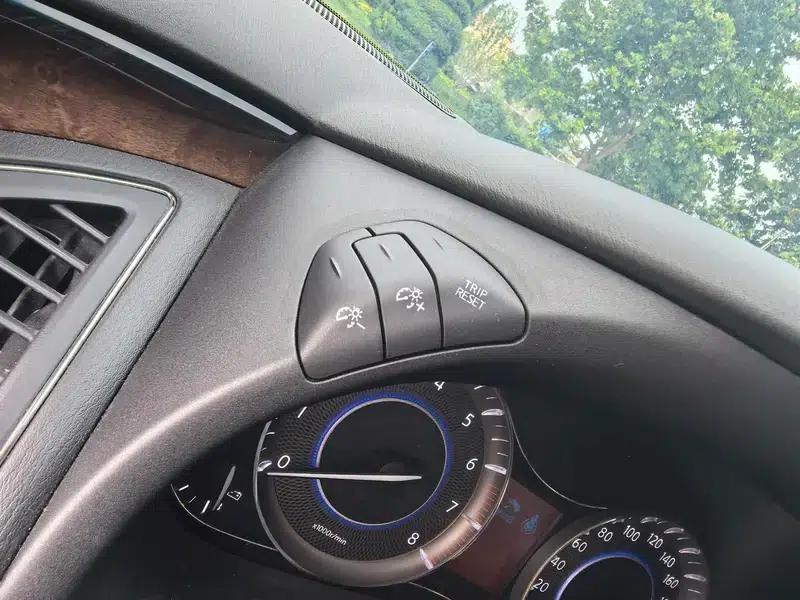 Infiniti QX80 2013 5.6L 4WD — миниатюра 21
