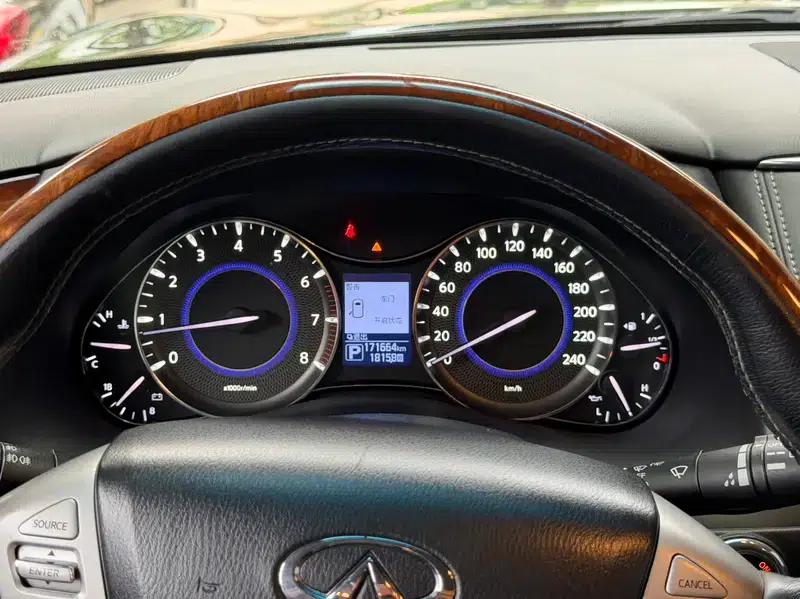 Infiniti QX80 2016 5.6L 4WD — миниатюра 11
