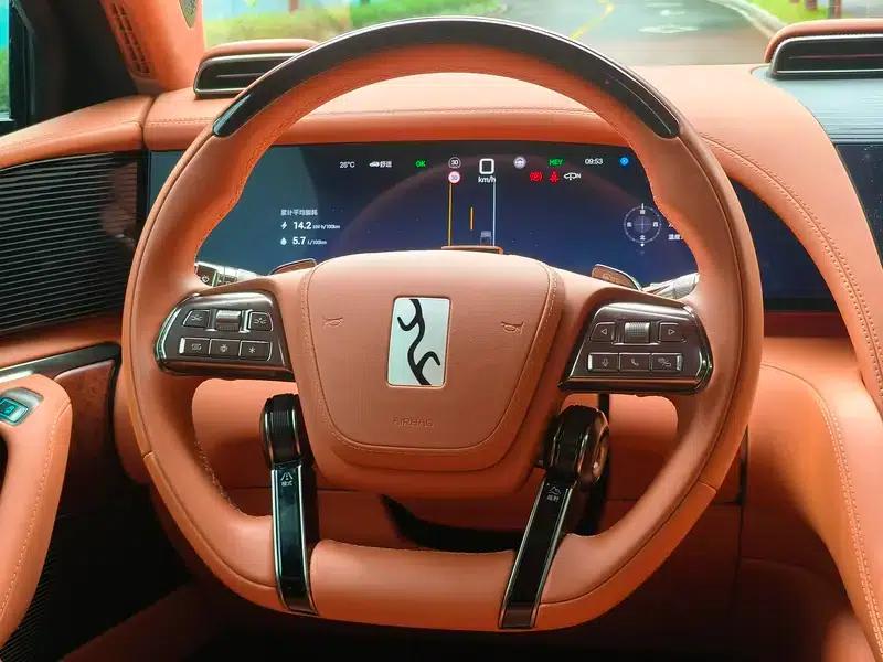 Looking up at the 2023 U8 Luxury Edition — миниатюра 10