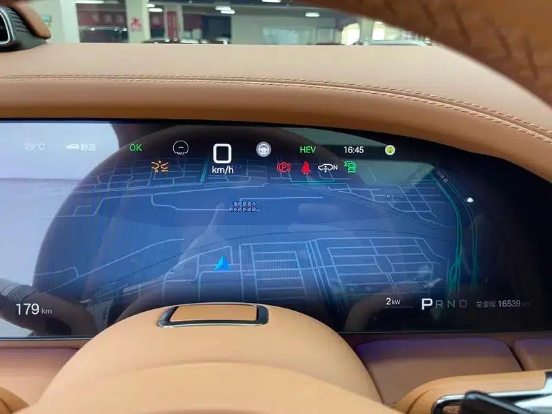 Looking up at the 2023 U8 Luxury Edition — миниатюра 8
