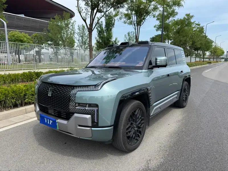 Looking up at the 2023 U8 Luxury Edition — миниатюра 1