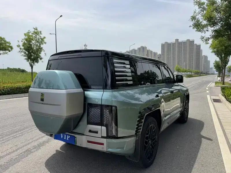 Looking up at the 2023 U8 Luxury Edition — миниатюра 5