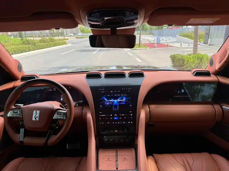 Looking up at the 2023 U8 Luxury Edition — миниатюра 7