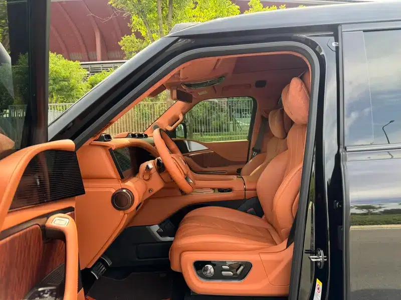 Looking up at the 2023 U8 Luxury Edition — миниатюра 10