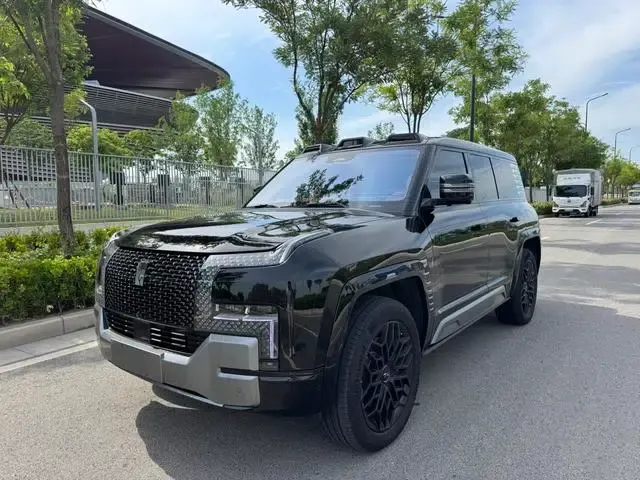 Looking up at the 2023 U8 Luxury Edition
