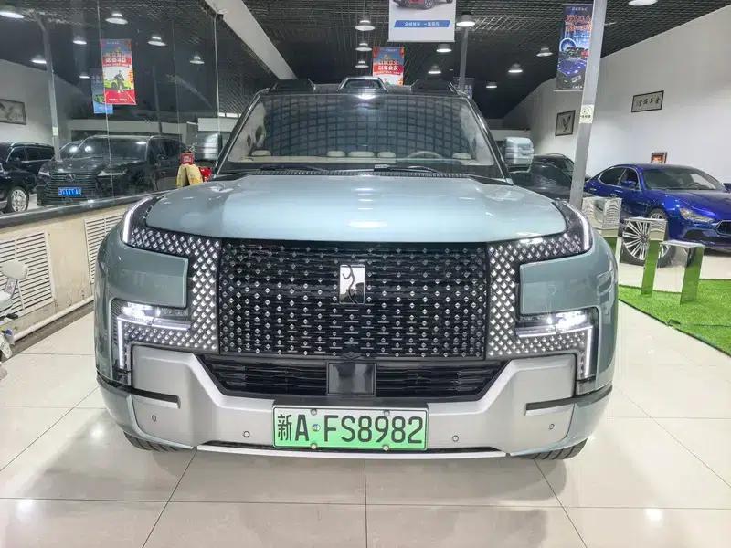 Looking up at the 2023 U8 Luxury Edition — миниатюра 2