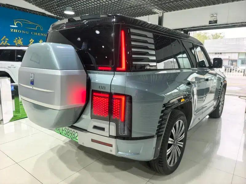 Looking up at the 2023 U8 Luxury Edition — миниатюра 6