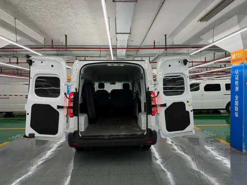 Super VAN 2025 Model, Sporty Edition, Mid-Wheelbase, Mid-Roof, 51kWh — миниатюра 6