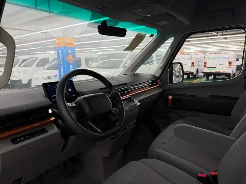 Super VAN 2025 Model, Sporty Edition, Mid-Wheelbase, Mid-Roof, 51kWh — миниатюра 8